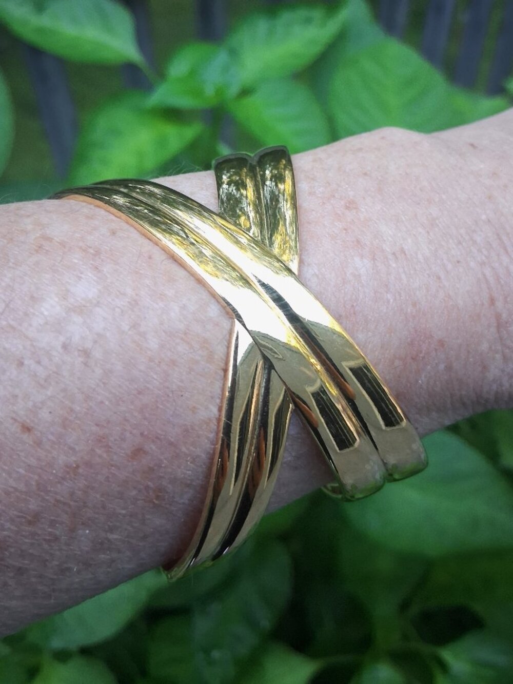 VTG AVON "Dramatic Kiss" Criss Cross Cuff Bracelet